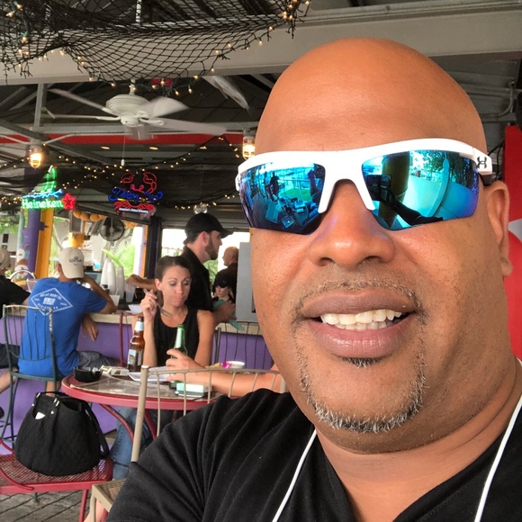 Meet your Posher, Floyd - Picture 1 of 1